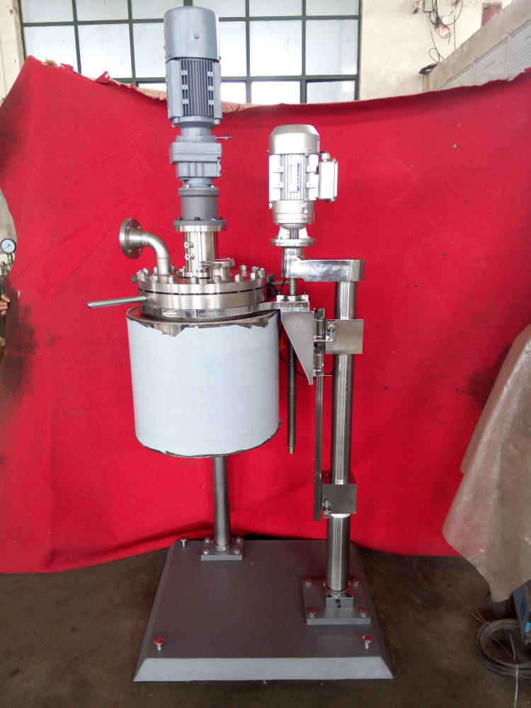 DFCF系列-釜體升降，并可水平旋轉到一邊2