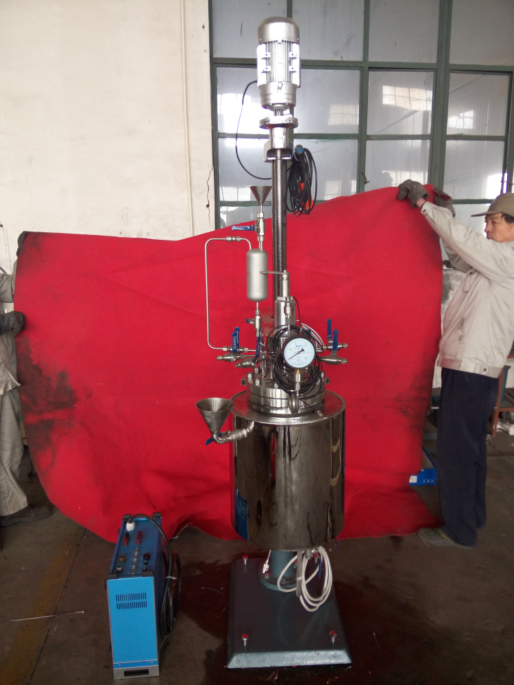 TFCF系列-釜體帶視鏡、電加熱管加熱、帶在線加料罐2